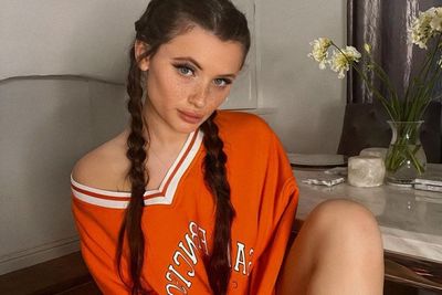 Dari Pramugari Jadi Model OnlyFans, Wanita Ini Kaya Mendadak: Bisa Beli Rumah dan Mobil!