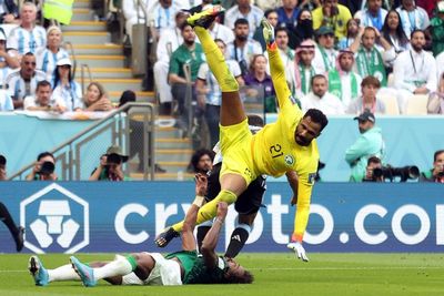 Kiper Mohammed Al Owais Jadi MOTM saat Arab Saudi Kalahkan Argentina