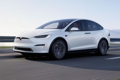Tesla Tarik 30.000 Unit SUV Model X, Kenapa Tuh?