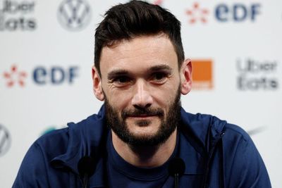 Salut! Hormati Aturan Qatar, Hugo Lloris Ogah Pakai Ban Kapten OneLove yang Mendukung LGBT