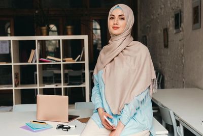 Ingin Tampil Syar i, Ini Tips Pilih Kerudung Panjang yang Cocok bagi Pemilik Tubuh Besar