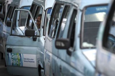 Sopir Mikrotrans yang Maki-maki Pengendara Mobil di Jakarta Barat Dipecat!