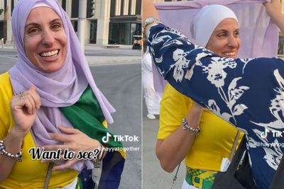 Momen Suporter di Piala Dunia dari Berbagai Negara Ditawari Pakai Hijab, Lihat Reaksinya!