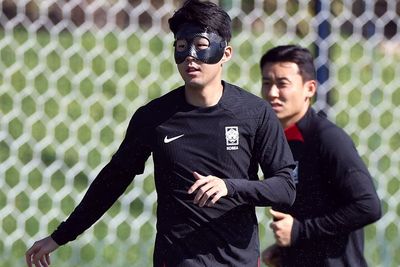 Walau Pakai Topeng, Son Heung Min Dipastikan Siap Turun saat Korsel vs Uruguay