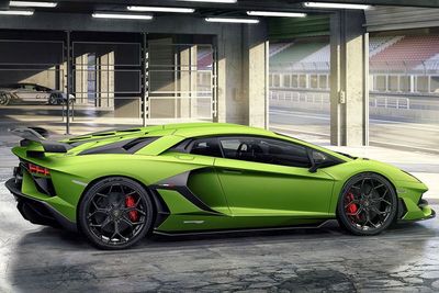 Ngebut di Daerah Terlarang , Pengemudi Lamborghini Aventador SVJ Langsung Ditilang!