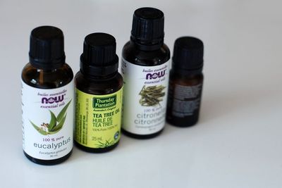 7 Manfaat Tea Tree Oil untuk Kulit dan Cara Menggunakannya