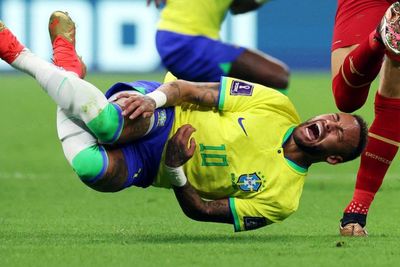 Baru Main Sekali di Piala Dunia 2022 Langsung Cedera Engkel, Neymar pun Menangis
