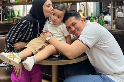 Zaskia Sungkar Cemas Diguncang Gempa 6,1 SR pas Umrah Bawa Ukkasya