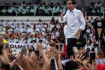 Potret Sampah Berserakan di GBK Usai Ribuan Relawan Presiden Jokowi ke Nusantara Bersatu