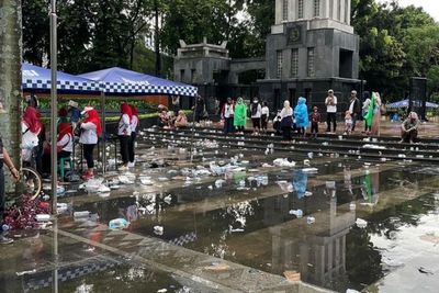 Dinas LH DKI Jakarta Bersihkan 31 Ton Sampah Usai Gerakan Nusantara Bersatu di GBK