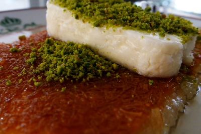 Dijuluki Dessert Surgawi , Kuliner Asal Negeri Syam Ini Melar Saat Ditarik