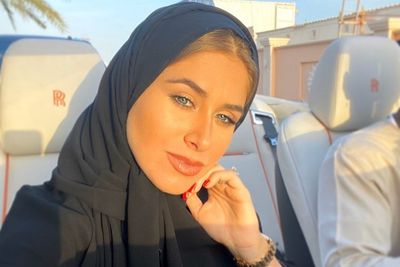 Gaya Hijab Zulay Pogba WAGs Prancis Istri Paul Pogba, Aura Cantiknya Nambah!