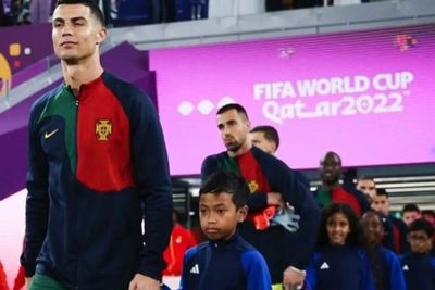 Viral! Sosok Anak Indonesia Digandeng Cristiano Ronaldo Pada Laga Portugal vs Ghana