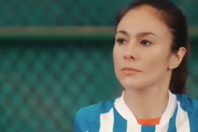 Wulan Guritno Bikin Heboh Tiba-tiba Buka Jersey Pamer Body Goals