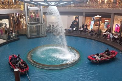 Keren! Jadi Negara Maju di ASEAN, Singapura Punya Air Mancur dan Sungai di Dalam Mal