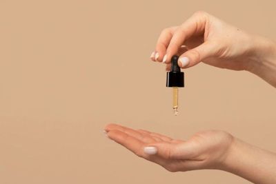 9 Merk Serum yang Cocok buat Wajah Bruntusan, Girls
