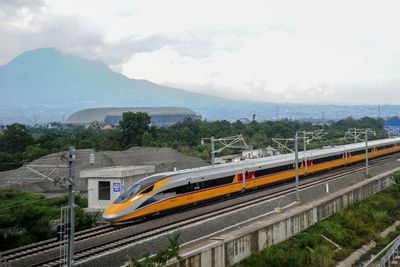 Anggaran Bengkak Rp27 Triliun & Janji Tak Bebani APBN, Fakta Kereta Cepat Jakarta-Bandung