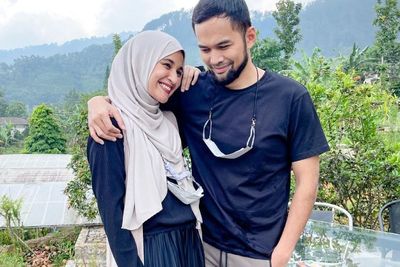 Teuku Wisnu Suka Buat Jokes Bapak-bapak, Shireen Sungkar: Makin Tua Tambah Lawak