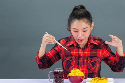 Alasan Dokter Tidak Sarankan Minum Teh Dibarengi dengan Makan