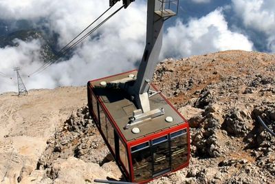 Naik Cable Car dengan Jalur Terpanjang di Dunia, dari Laut ke Puncak Gunung Cuma 10 Menit
