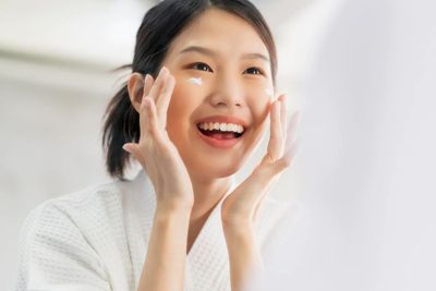 Kulit Sehat Glowing Pakai Masker Wajah dari Susu Bubuk, Yuk Kepoin!