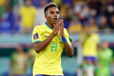 Bikin Ngakak! Rodrygo Usap Kaki Ronaldo, Berharap Tuah El Fenomeno