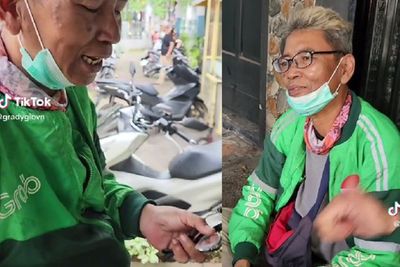Viral Momen Driver Ojol Patungan Beli Kacamata Teman, Kekompakannya Bikin Terenyuh
