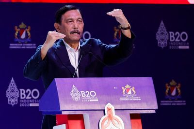Menteri Luhut Janji Warga yang Mau Ganti Motor Listirk Dapat Subsidi Rp6,5 Juta