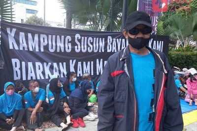 Geruduk Balai Kota, Warga Kampung Bayam Korban Gusuran Proyek JIS Tuntut Kunci Hunian