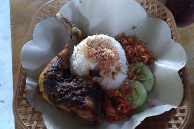 Viral! Warung Bebek Carok Tretan Muslim Memang Juara, Pecinta Pedas Wajib Nyoba!