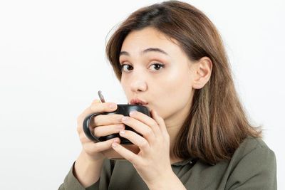 Sering Minum Kopi? Ini Efek Jangka Panjangnya untuk Kulit!
