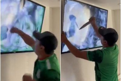 Meksiko Gagal ke 16 Besar Piala Dunia 2022, Pria Ini Menangis, Pukul hingga Tusuk TV