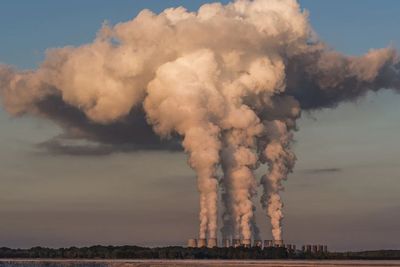 Ternyata Korupsi Memicu Emisi Gas Karbon yang Sebabkan Pemanasan Global, Apa Hubungannya?