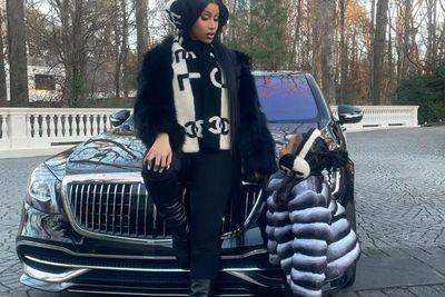 Musisi Cardi B Ungkap Alasannya Gemar Mengoleksi Mobil Mewah: Biar Bisa Foto!