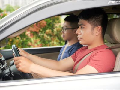 5 Panduan Memberantas Rasa Ngantuk Saat Sedang Mengendarai Mobil