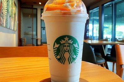 Unik! Gerai Starbucks di Magelang Terinspirasi Candi Borobudur, Bangunannya Megah Banget