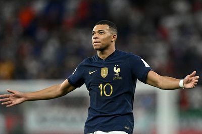 Kalahkan Rekor CR7 & Zidane, Kylian Mbappe Diprediksi Meraih Ballon d Or di Masa Depan