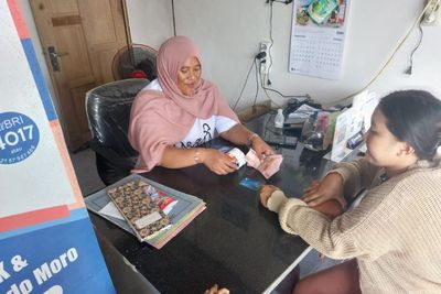 Selamatkan Masyarakat dari Jerat Rentenir, Perempuan Ini Sukses Jadi Agen BRILink & UMi