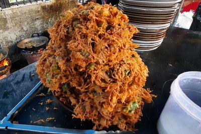 Telur Gobal-Gabul Bikin Warung Pojok Mbak Yuni Ramai Pembeli, Pernah Mencoba?
