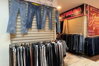 Berburu Pakaian Thrifting di New Makassar Mall, Harganya Mulai dari Rp5 Ribu Aja!