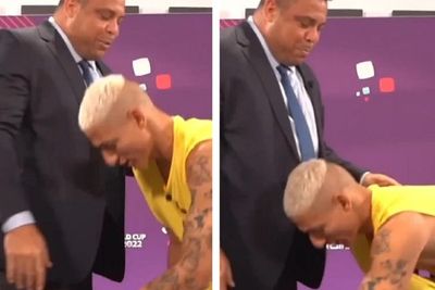 Kocak! Ingin Makin Gacor, Richarlison Usap-usap Kaki Ronaldo El Fenomeno