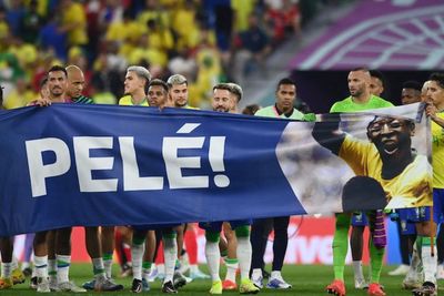 Pemain Brasil Kasih Tribute ke Pele Usai Gasak Korea Selatan di Piala Dunia 2022