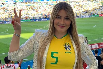 WAGs Brasil Anna Mariana Pakai Jersey Ketat di Stadion, Pendukung Setia Casemiro dari Hati