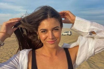 4 Potret Sira Martinez Ceweknya Ferran Torres Pakai Bikini Merah!