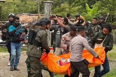 Tiga Tukang Ojek Tewas Diberondong Senpi Laras Panjang KKB, Korban Dievakuasi Oksibil