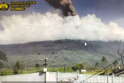 Gunung Kerinci Erupsi, Keluarkan Abu Setinggi 700 Meter