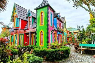 Wow! Ada Negeri Dongeng di Sumatera Barat, Dihiasi Rumah Bergaya Eropa dan Ratusan Bunga