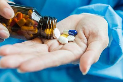 Mengenal Obat Kolesterol Simvastatin, Mulai Efek Samping hingga Cara Menggunakannya