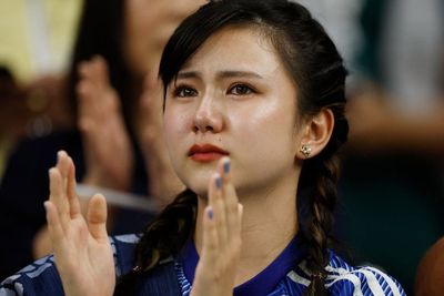 Gak Kuat! Suporter Kawaii Jepang Mewek Usai Samurai Biru Kandas di Piala Dunia 2022