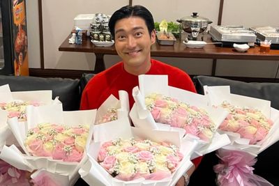 Choi Siwon Langsung Bertolak ke Korea, Minta Maaf Gak Sempat Pamitan ke Fans